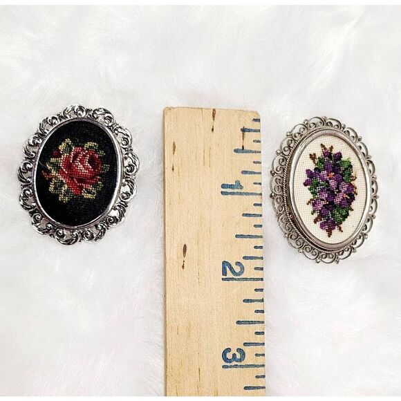 Set of 2 Needlepoint Brooches - Picture 6 of 6